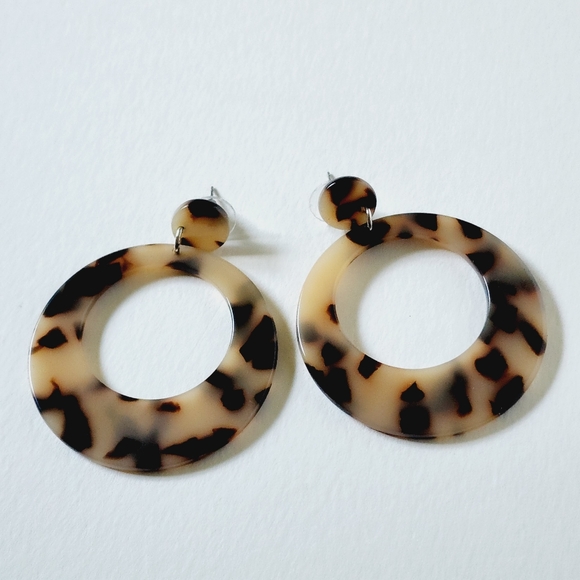 Jewelry - Tortoise Shell Design Cream and Brown Dangle Style Hooped Earrings